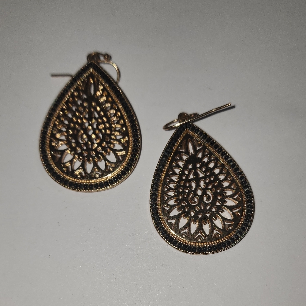 Elegant Gold Teardrop Earrings